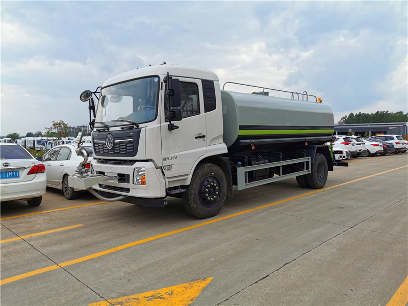 國(guó)六東風(fēng)天錦15噸灑水車